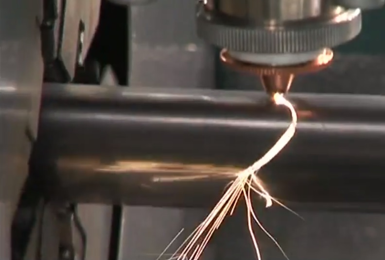 Taglio laser di tubi per taglio a misura, maschiatura, ecc.